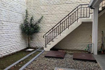 Rumah Disewa Asri Halaman Luas di Setra Indah