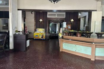 Disewakan Ruang Usaha Ex Resto Luas Strategis di Pajajaran