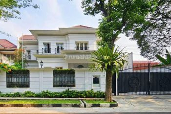 Rumah Mewah Besar Siap Huni di Kebayoran Baru Jaksel