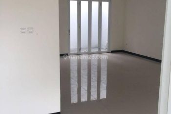 Disewakan Rumah Siap Huni 2 Lantai Baru Renov di Taman Kopo Indah 5