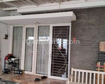 Rumah di Perumahan Green Court Cengkareng Jakarta Barat
 Semi Furnish SHM