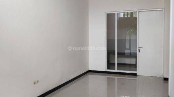 Disewakan Rumah Minimalis TKI 5, di Taman kopo indah 5, pinewood