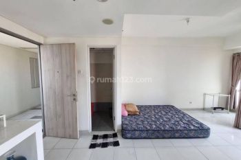 Unit hoek apt Aksara Twr Kirana siap huni lantai tengah view taman