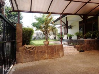 NICE HOME AT EXCLUSIVE AREA MEGA KUNINGAN