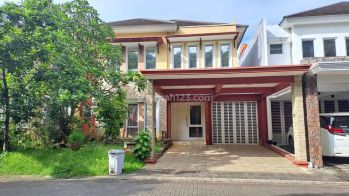 DISEWAKAN RUMAH FORESTA BSD RAPI LUAS ROW JALAN LEBAR