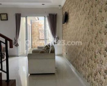 Rumah Rapi Siap Huni Hadap View Taman di BSD Greenwhich