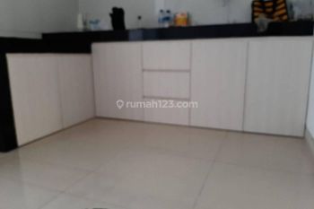 Disewakan rumah semi furnished 3 kamar bagus dan murah banget!!