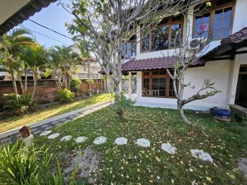 VILLA DEKAT PANTAI SANUR BALI