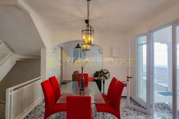 Rumah American Tropis di Sentul City di Jl. Semeru