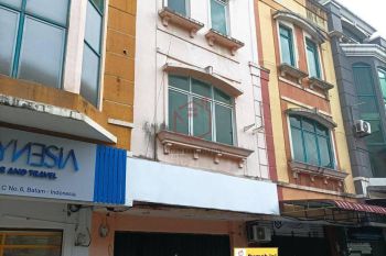 No. 76 - Di sewa Ruko 1 unit 3 Lantai di Komplek Ruko Nagoya Gateway, Raden Kota