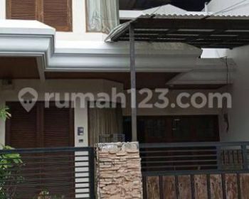 Rumah Strategis, 2 Lantai, Siap Huni Di Kebayoran Lama 01.24
