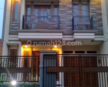 Rumah Bagus 2 Lantai di Kebon Jeruk