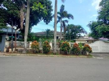 Rumah Tua Belakang Hero Permata Hijau