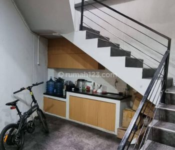 Disewakan Ruko Pariwarna Kota Baru Parahyangan