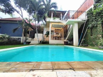 Dijual Villa Fully Furished Hal Luas Kolam Renang di Ungasan