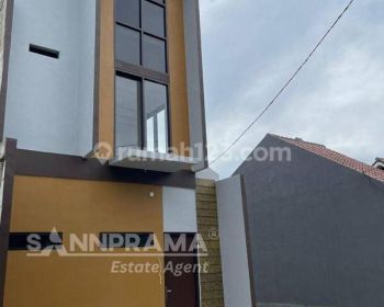 Rumah 2 Lantai di Jalan Al Hawi Cibinong Bogor