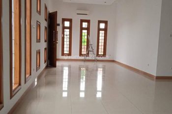 Di Sewakan Rumah Mewah Terawat Cantik Di Cigadung Dago
