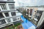 thumbnail-dijual-apartemen-murah-full-furnish-3-br-hook-view-swimming-pool-10