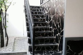 Rumah Jual Cepat Desain Bagus di Palmerah Jakbar Am 11426