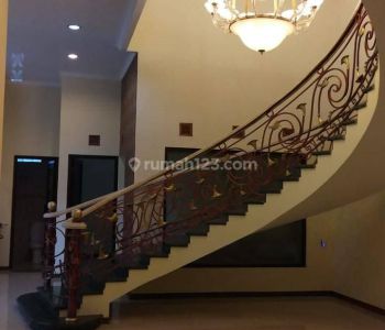 Rumah Buah Batu Regensi