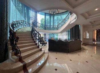 Rumah Mewah Taman Golf Lippo Karawaci