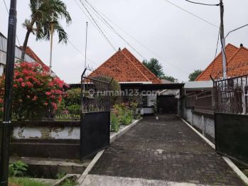 RUMAH TERAWAT dekat PUSAT KERAMAIAN & BISNIS