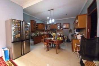 Rumah Disewakan di Cimahi Bandung 2,5 Lantai Semi Furnished