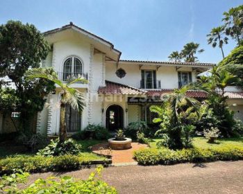 Rumah design classic , area komersial & strategis Kemang-pejaten Barat Raya