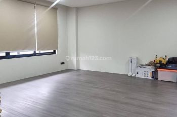 Rumah mewah bagus di KBP dijual