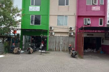 Disewakan Ruko 3 Lantai di Pinggir Jalan Utama Kranji Bekasi