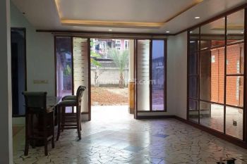 Disewakan Rumah 2 Lantai Taman Luas Gandaria Ujung Jagakarsa