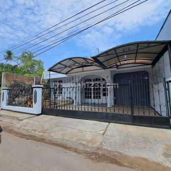 Rumah Siap Dihuni,akses Jalan Besar,dekat: Piza Hut,mcD,stasiun