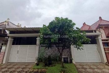 Dijual Rumah Cantik Dan Siap Huni di Taman Golf Utama Araya B369