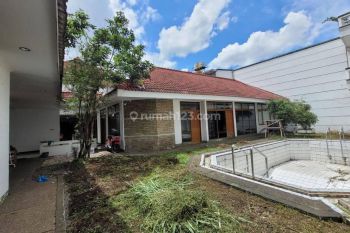 Jual Rumah Ada Kolam Renang Dekat Batununggal Buah Batu Bandung
