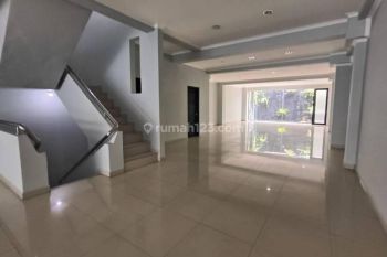 Disewakan Ruang Usaha 4 Lantai + Roof Top di Surya Sumantri