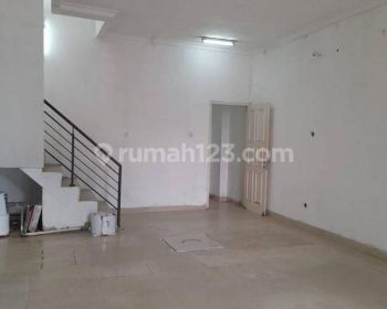 Disewakan Ruko Bulevar Hijau 2,5 Lantai Lokasi Strategis Di Kota Harapan Indah