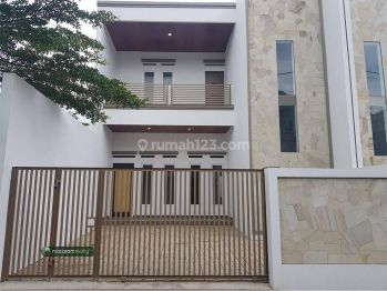 Rumah 2 Lantai Baru SHM Lokasi Strategis di Cikutra Baru, Bandung