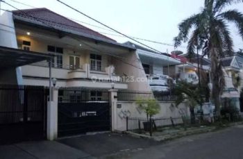 Rumah ukuran besar lokasi strategis di Green Garden(GG53)