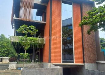 Jual Gedung Baru 3 Lantai Lokasi Super Strategis Baru