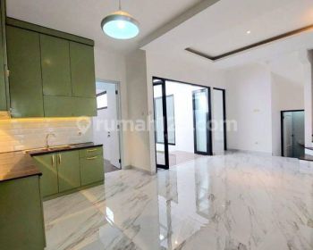 Rumah Sudah Renovasi SHM di Emerald Bintaro, Tangerang Selatan