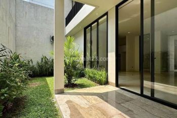 Brand New Dijual Rumah Strategis di Kemang Jakarta Selatan