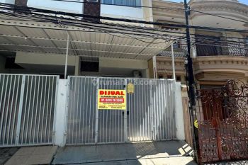 Non.680 Rumah Cantik 3 Lantai Lokasi Bagus