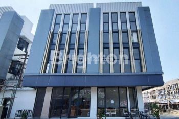 Ruko Downtown Madison Kota Wisata Cibubur Terlihat Dari Pinggir Jalan Raya