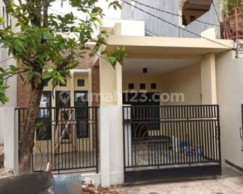 Rumah 1 lantai sudah renovasi di dalam perumahan puri gading