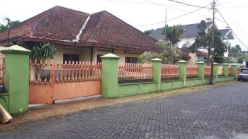 DI JUAL RUMAH STRATEGIS PINGGIR JALAN DEKAT UGM SLEMAN Yogyakarta