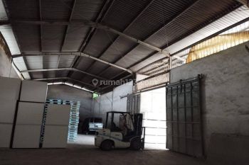 Gudang Soe Hatta Dgn Parkiran Luas