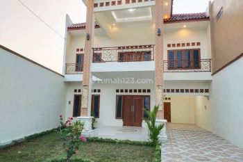 Rumah Mewah Bagus  2 Lantai dekat ke Bandara  Adi Soemarmo