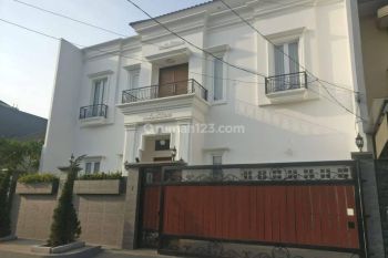 Rumah American Classic Baru Siap Pakai