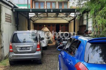 RUMAH DI JLN GARUDA KEMAYORAN