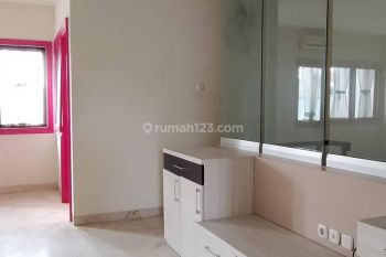 Ruko 3 lantai di mainroad perumahan Singgasana Mekarwangi